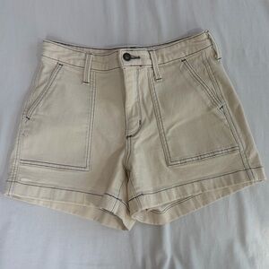 Women's Cream Cargo Shorts with Gray Accent Stitching Size 27 4